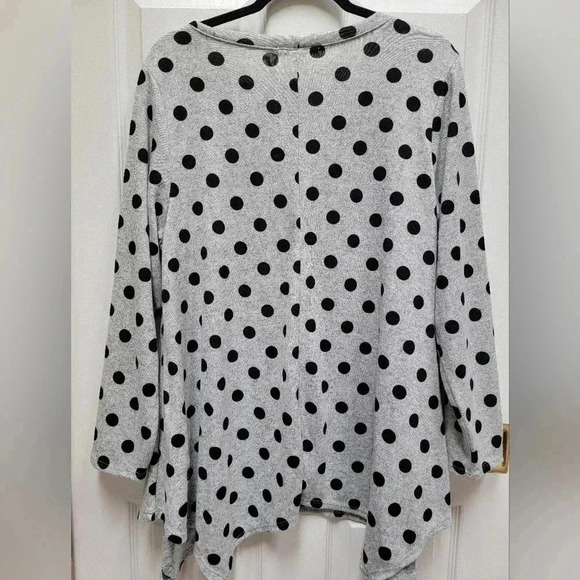 Green Envelope LA Gray & Black Polka Dot Crew Neck Sweater Plus Size 2x - Picture 2 of 3